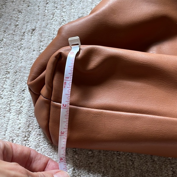 The Pouch Bag in vegan cognac leather - Picture 4 of 10